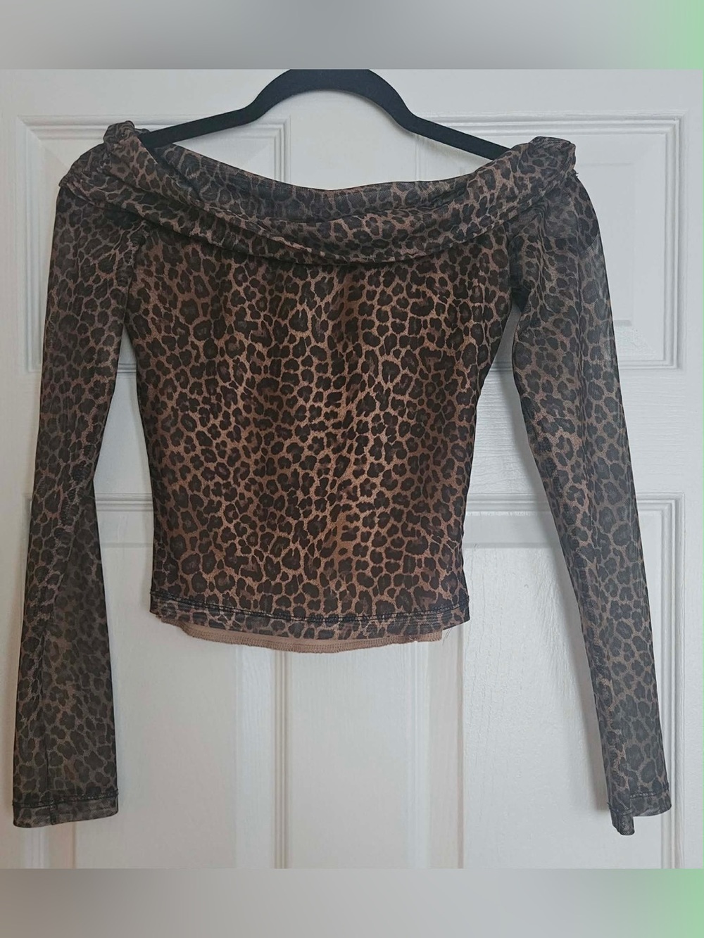 Motel off shoulders leopard print cute top. Size S. Great condition - Picture 3 of 7